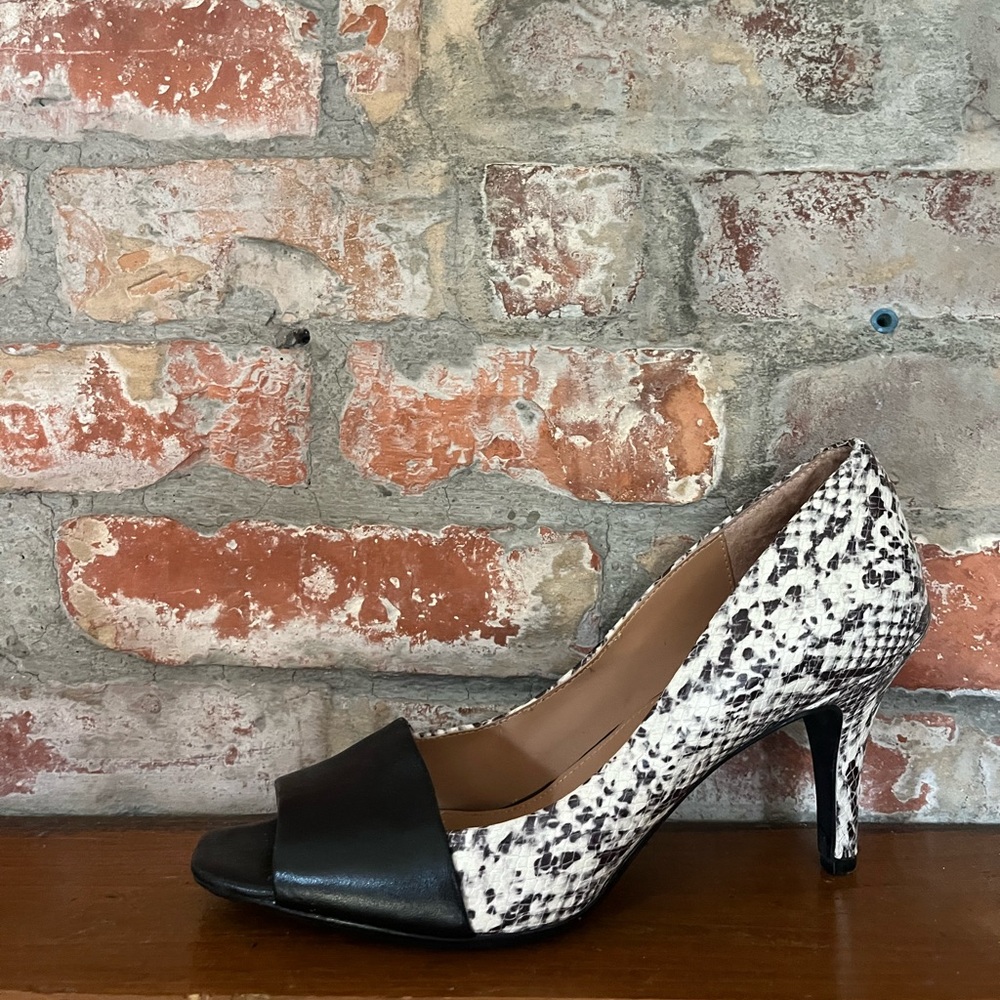 Peep toe heels